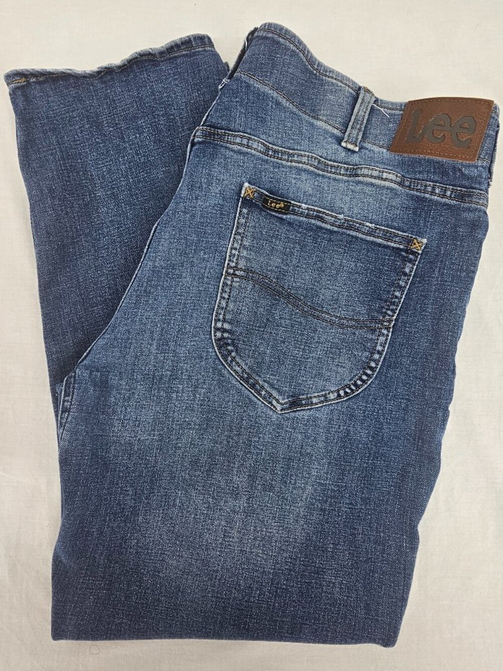 Lee Extreme Motion MVP Straight Fit Tapered Leg Medium Wash Blue Denim 5 Pocket